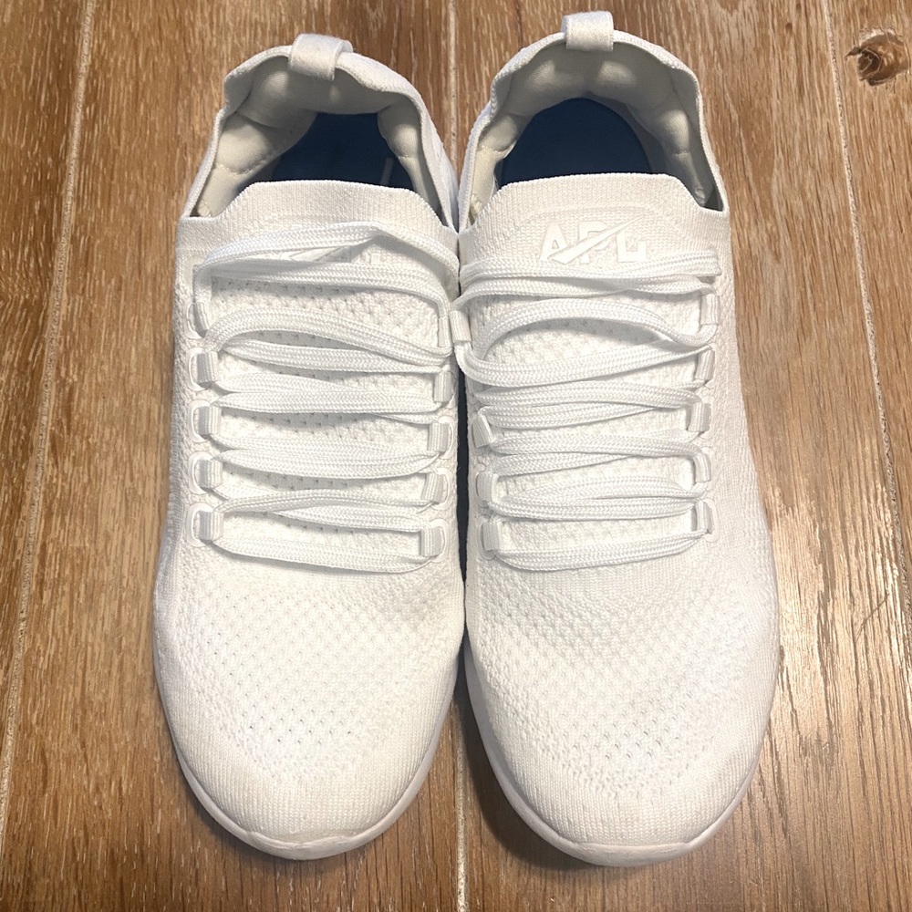 APL Breeze tennis shoes